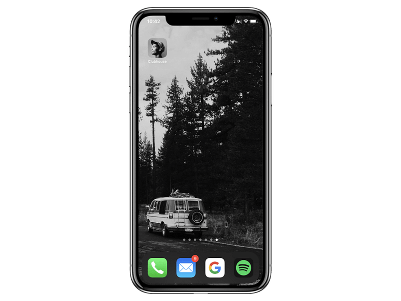 Screen shot with clubhouse app icon